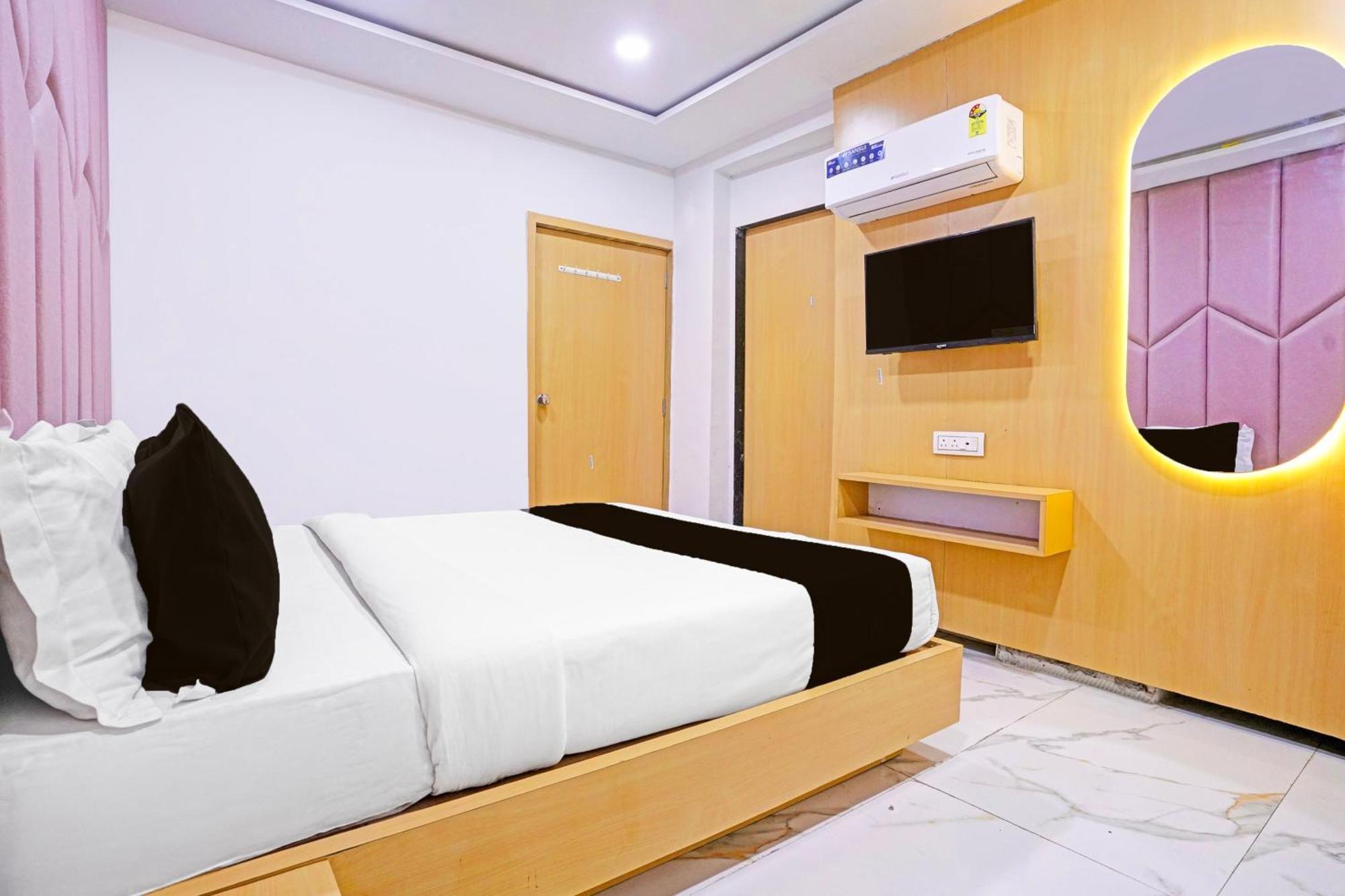 Hotel O Patang 24 Ahmedabad Buitenkant foto