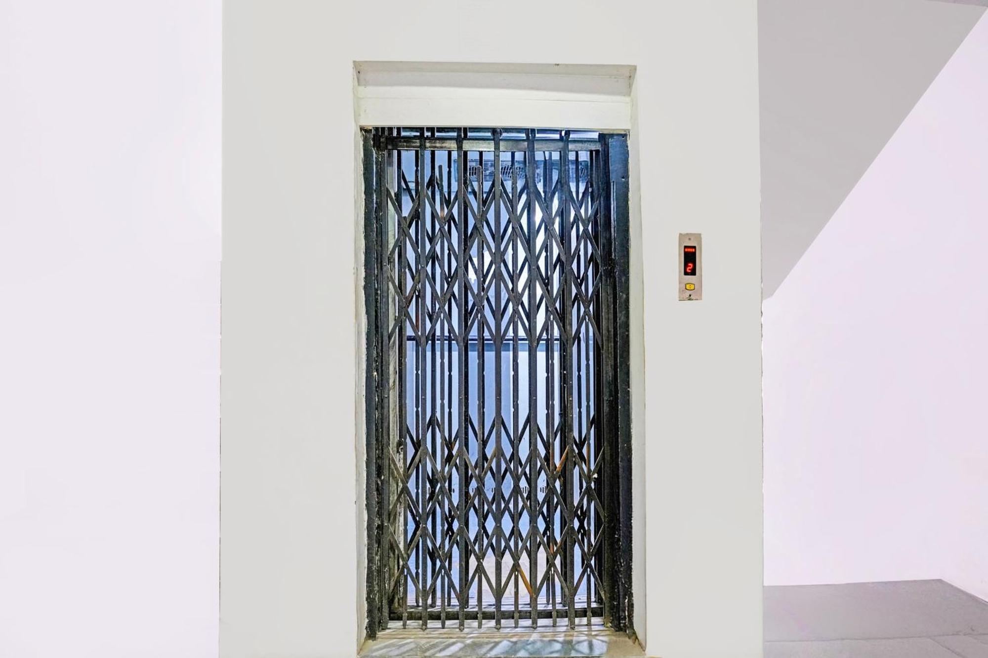 Hotel O Patang 24 Ahmedabad Buitenkant foto
