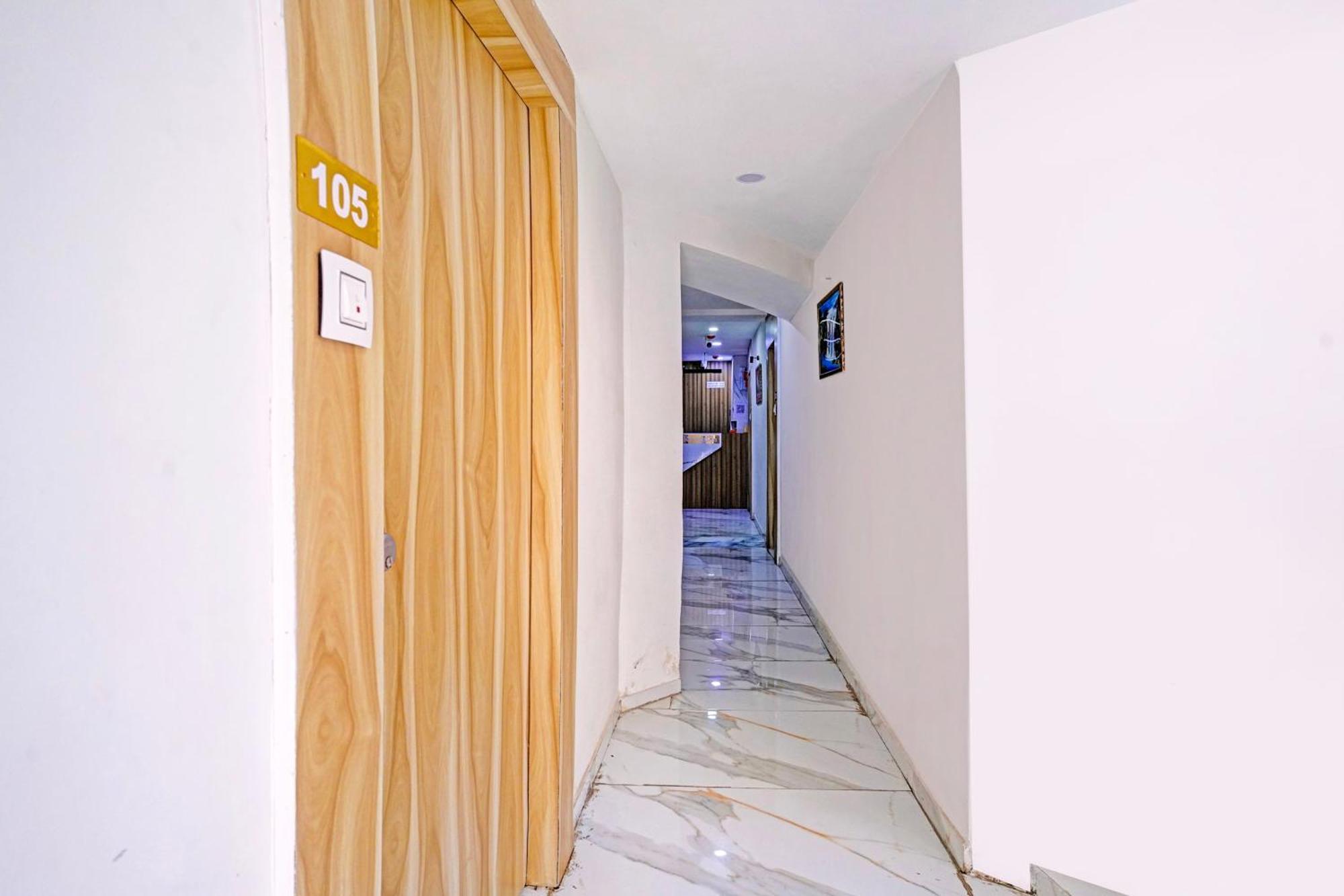 Hotel O Patang 24 Ahmedabad Buitenkant foto