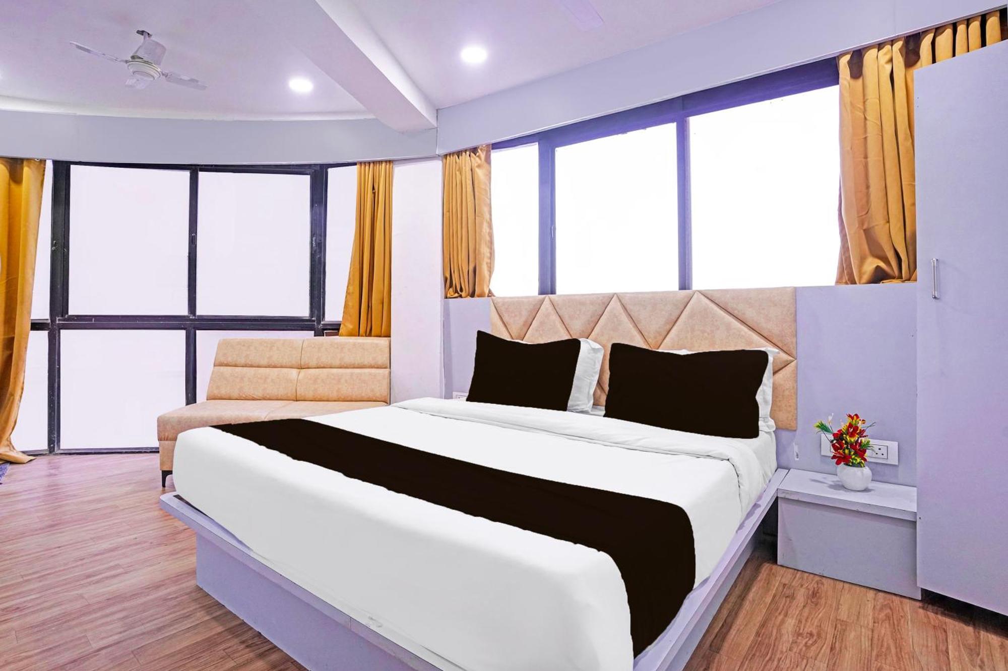 Hotel O Patang 24 Ahmedabad Buitenkant foto